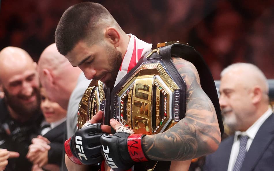 Campeão do UFC, Topuria ganharia a ''Luva de Ouro'' (Foto: Ian Maule/AFP)