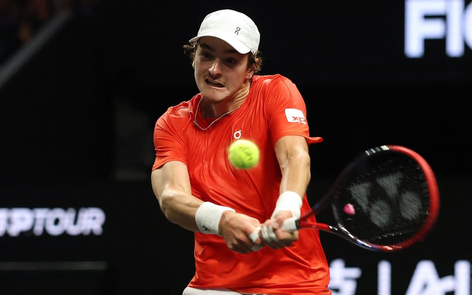 João Fonseca na vitória sobre Flavio Cobolli na Laver Cup (Foto: Ezra Shaw/Getty Images for Laver Cup/ AFP)