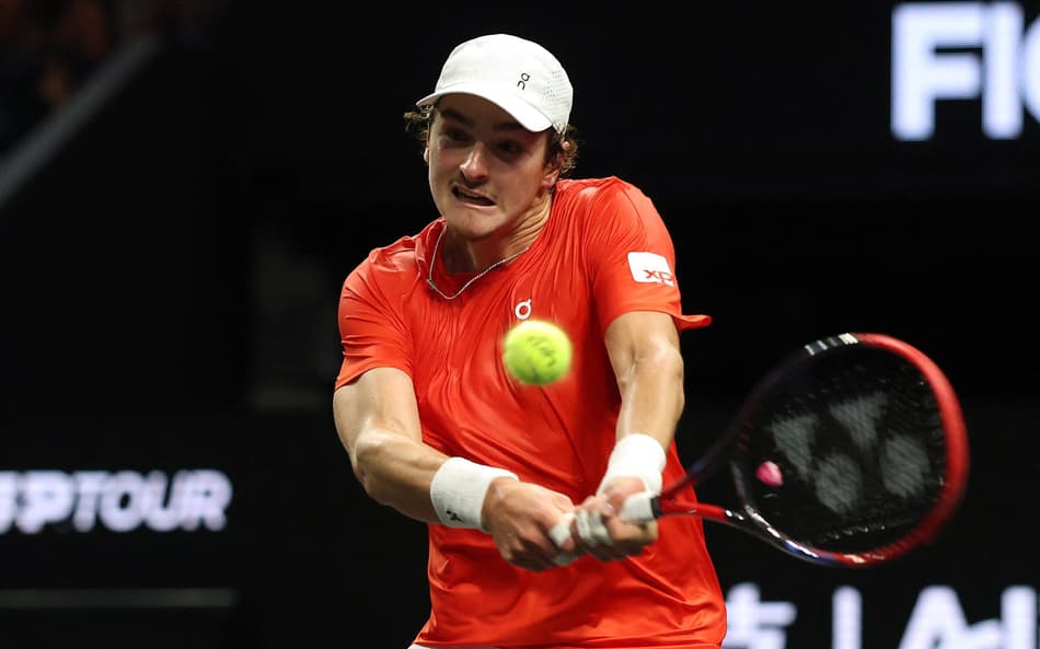 João Fonseca na vitória sobre Flavio Cobolli na Laver Cup (Foto: Ezra Shaw/Getty Images for Laver Cup/AFP)