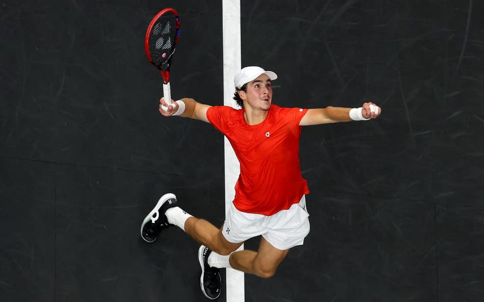 João Fonseca na vitória sobre o italiano Flavio Cobolli na Laver Cup, em San Francisco (Foto: Clive Brunskill)