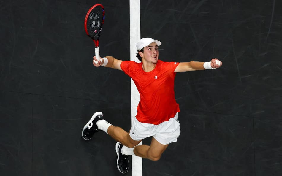 João Fonseca na vitória sobre o italiano Flavio Cobolli na Laver Cup, em San Francisco (Foto: Clive Brunskill)