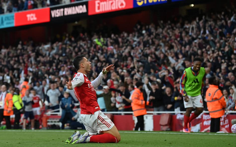 Martinelli comemora gol em Arsenal x Manchester City (Foto: Glyn KIRK / AFP)