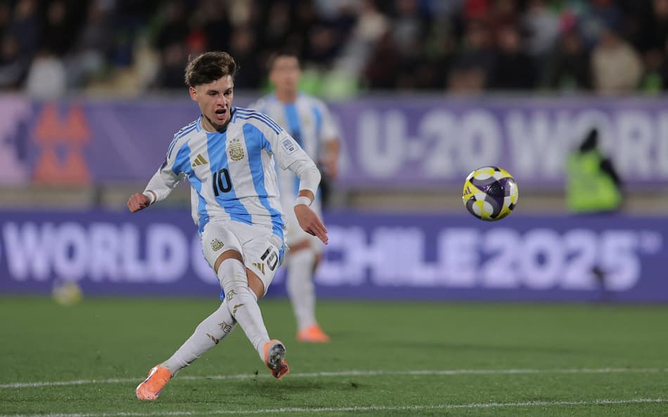 lvaro Montoro, da Argentina, defende o Botafogo (Foto: Javier Torres / AFP)