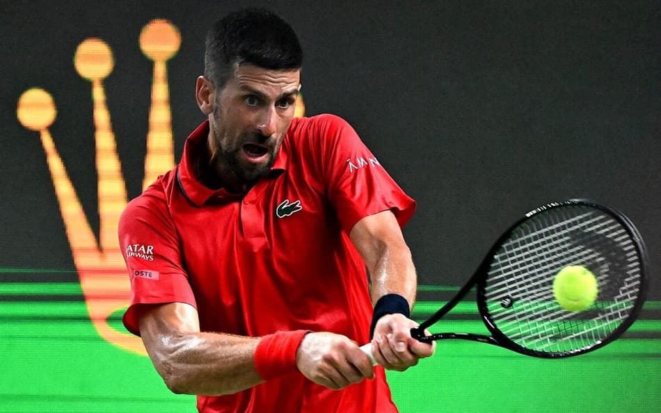O sérvio Novak Djokovic na vitória sobre o croata Marin Cilic em Xangai (Foto: Jade GAO / AFP)
