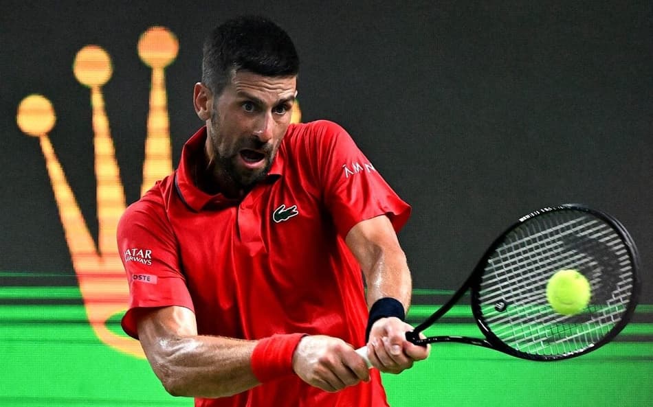 O sérvio Novak Djokovic na vitória sobre o croata Marin Cilic em Xangai (Foto: Jade GAO / AFP)
