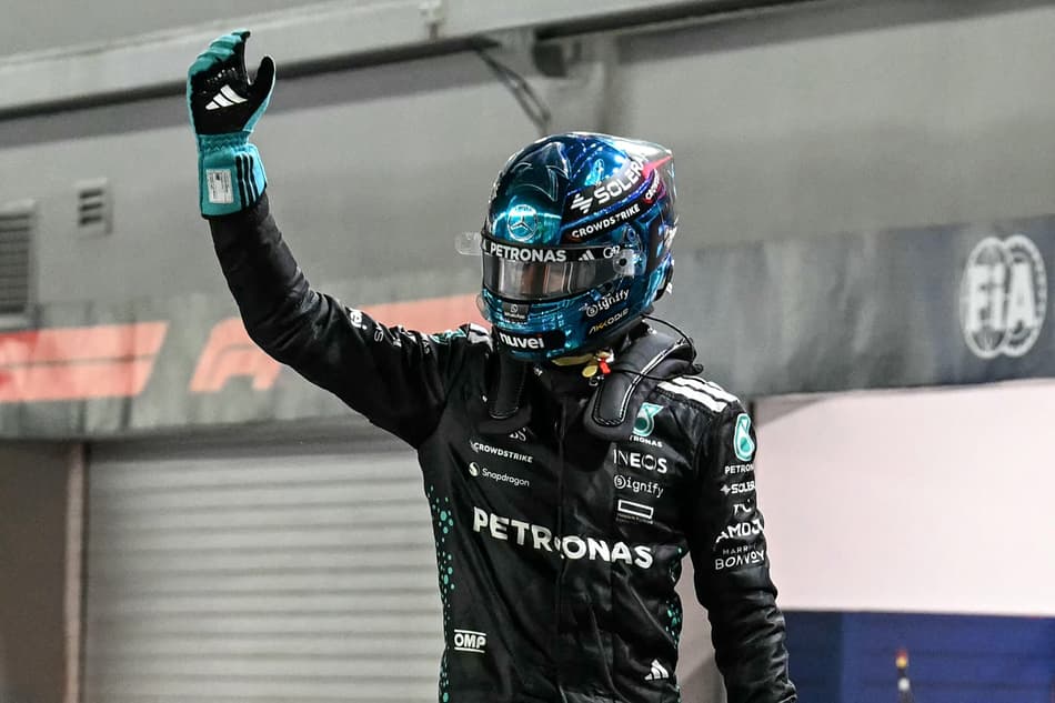 George Russell é pole no GP de Singapura (Foto: MOHD RASFAN / AFP)