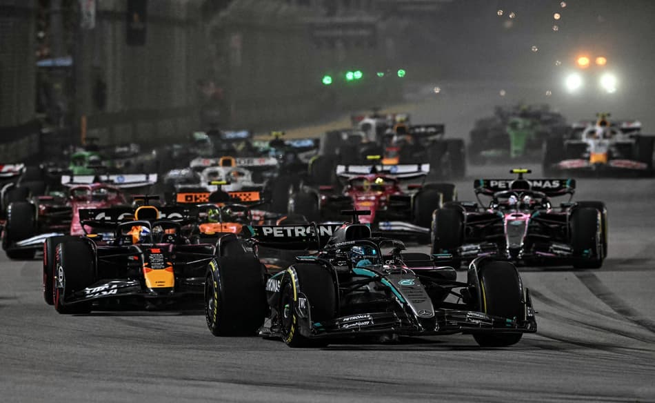 Largada do GP de Singapura de F1 (Foto: Lillian SUWANRUMPHA / AFP)