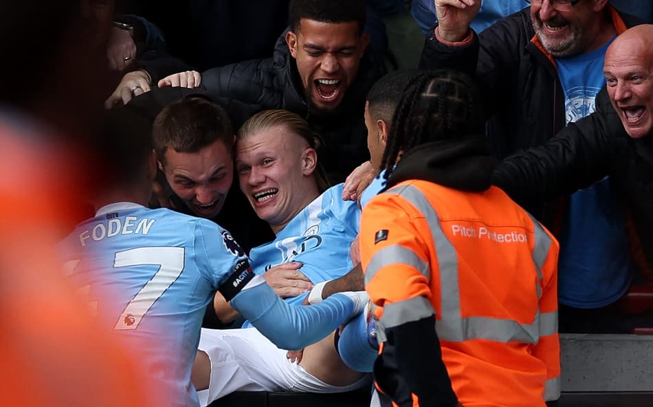 Haaland comemora gol do Manchester City contra o Brentford (Foto: Adrian Dennis / AFP)