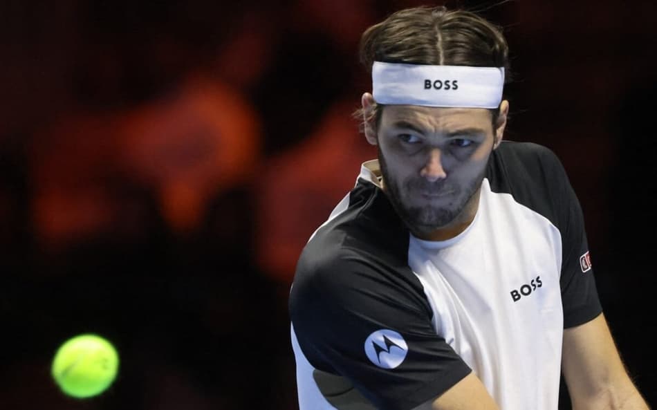 O americano Taylor Fritz na vitória sobre Alexander Zverev no Six Kings Slam (Foto: Fayez NURELDINE / AFP)