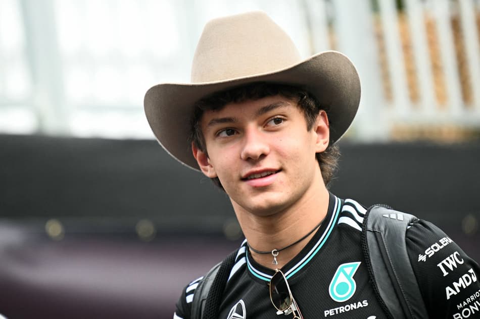 Kimi Antonelli, da Mercedes, chega ao Texas para o GP dos Estados Unidos de F1 (Foto: Jim Watson / AFP)