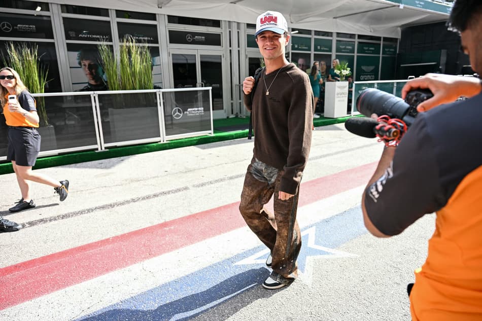 Lando Norris, da McLaren, chega ao Texas para o GP dos Estados Unidos de F1 (Foto: Jim Watson / AFP)