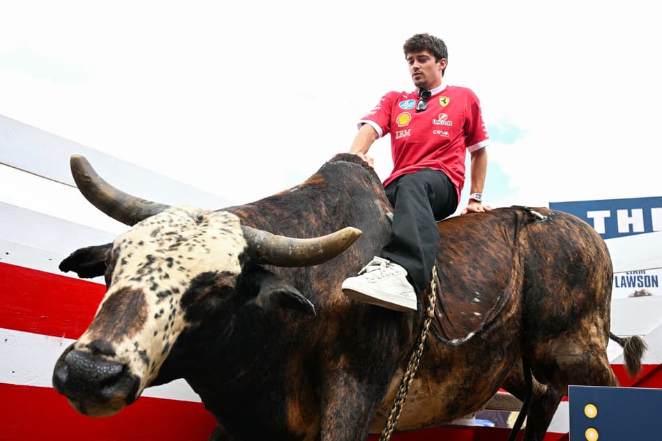 Charles Leclerc, da Ferrari, chega ao Texas para o GP dos Estados Unidos de F1 (Foto: Jim Watson / AFP)