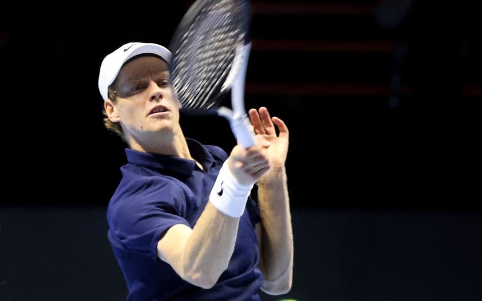 Sinner enfrenta Djokovic no Six Kings (Foto: Fayez Nureldine / AFP)