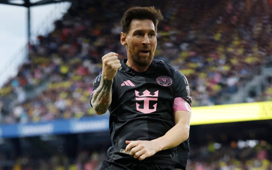 Messi encerra temporada regular da MLS com hat-trick e brilha em goleada do Inter Miami