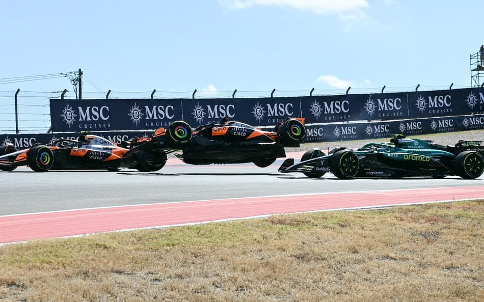 Batida entre Piastri e Norris no GP dos EUA de F1 (Foto: Jim Watson / AFP)