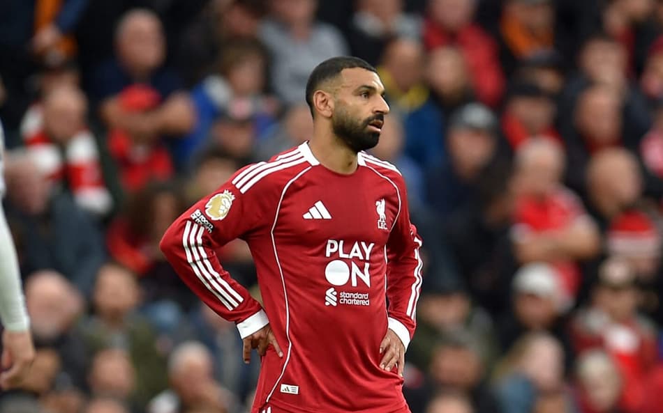 Reação de Salah ao gol do United contra o Liverpool (Foto: PETER POWELL / AFP)