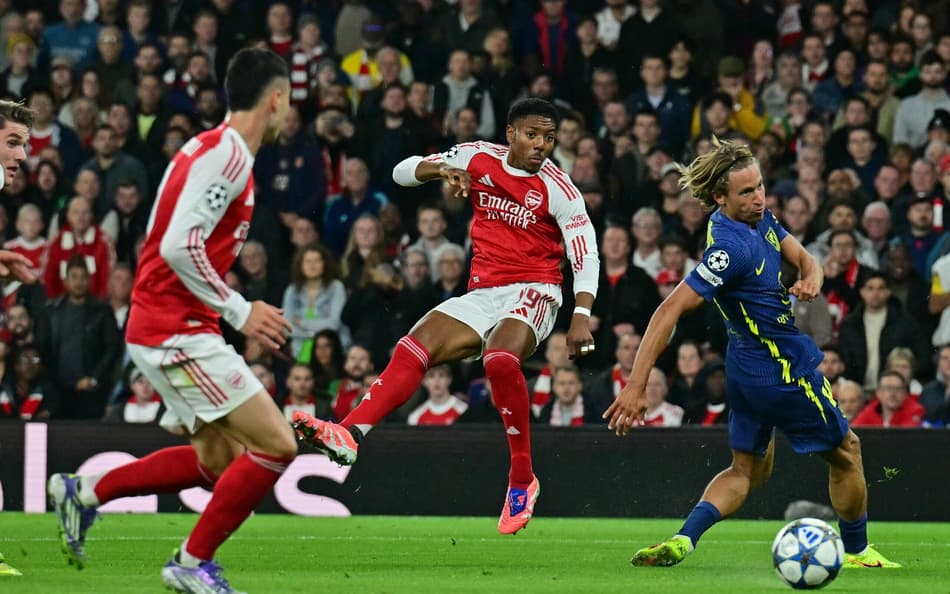 Myles Lewis-Skelly em Arsenal x Atlético de Madrid (Foto: Ben Stansall / AFP)