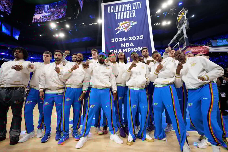 OKC recebe anel de campeão da temporada da NBA; veja fotos