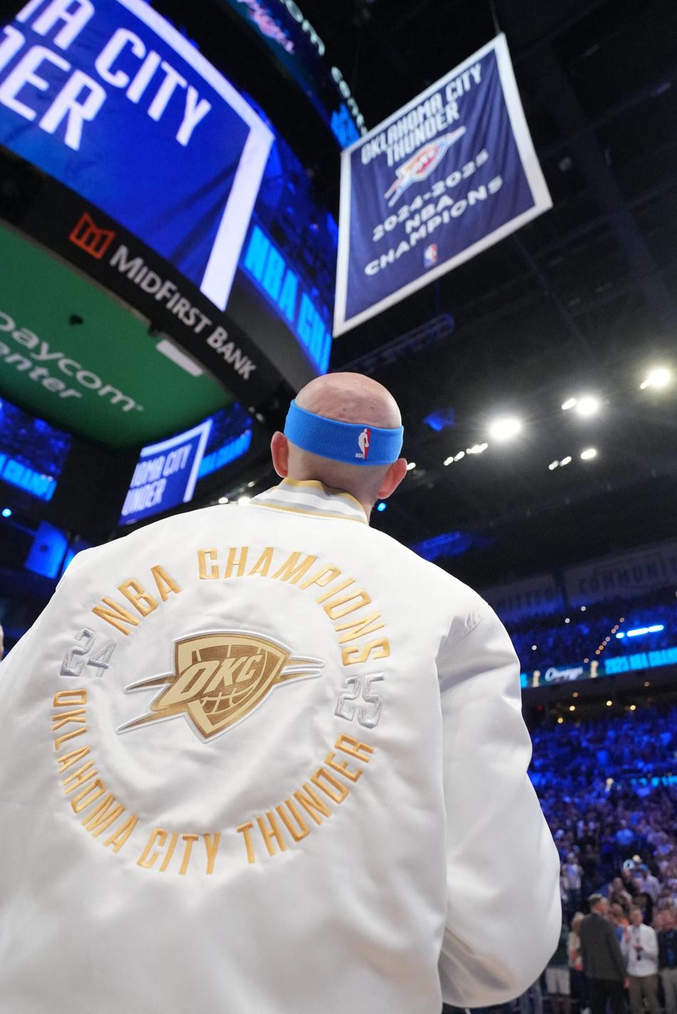 OKLAHOMA CITY, OK - OCTOBER 21: Alex Caruso #9 of the Oklahoma City Thunder looks on during the Banner Raising ceremony before the game against the Houston Rockets on October 21, 2025 at Paycom Center in Oklahoma City, Oklahoma. NOTE TO USER: User expressly acknowledges and agrees that, by downloading and or using this photograph, User is consenting to the terms and conditions of the Getty Images License Agreement. Mandatory Copyright Notice: Copyright 2025 NBAE Jesse D. Garrabrant /NBAE via Getty Images/AFP (Photo by Jesse D. Garrabrant / NBAE / Getty Images / Getty Images via AFP)