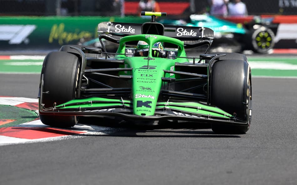Gabriel Bortoleto, Sauber, no treino livre do GP do México de F1 (Foto: Alfredo ESTRELLA / AFP)
