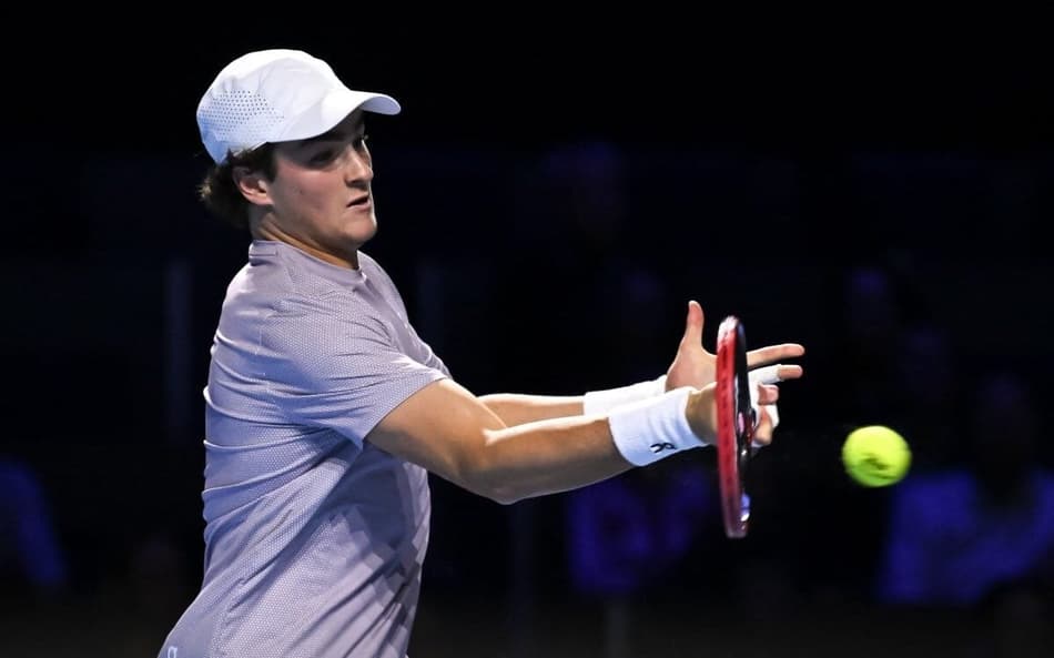 João Fonseca na vitória na final do ATP 500 da Basileia