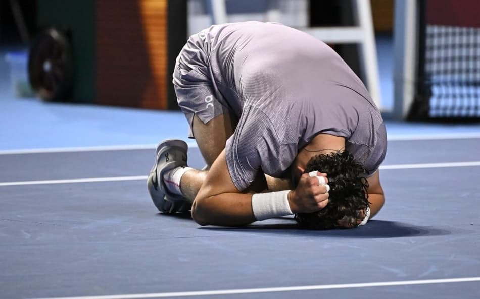 Nùmero 1 do Brasil, João Fonseca se emociona com o título na Suíça (Foto Fabrice COFFRINI / AFP)