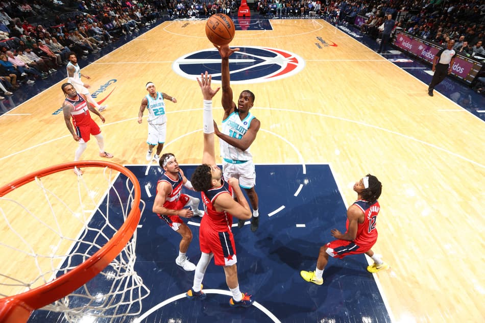 Charlotte Hornets x Washington Wizards (Foto: Stephen Gosling / NBAE / Getty Images via AFP)