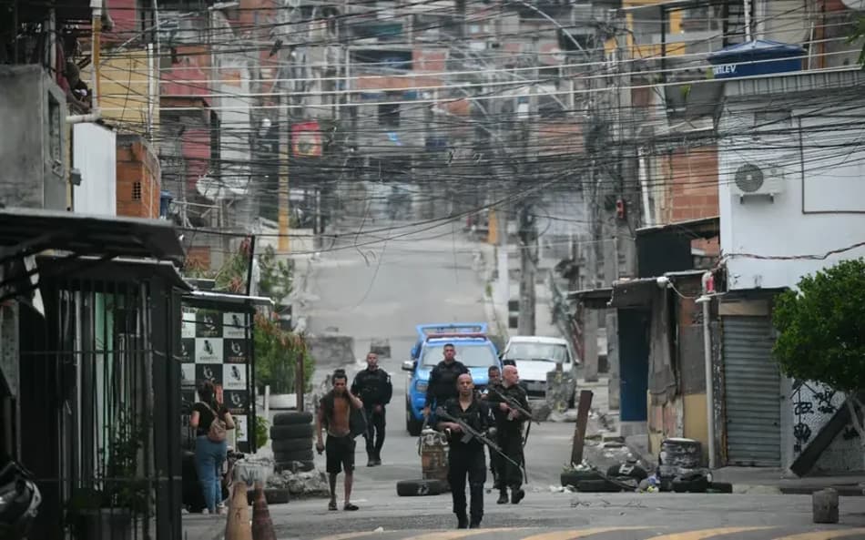 O Rio de Janeiro enfrentou nesta terça-feira (28) uma megaoperação policial (Foto: Mauro Pimentel / AFP)