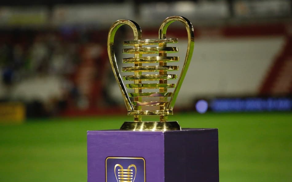 Troféu da Copa do Nordeste (Foto: Paulo Paiva/AGIF)