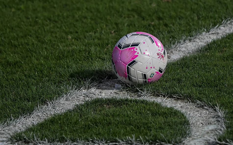 Clubes das Séries A e B promovem ações do Outubro Rosa (Foto: Thiago Ribeiro/AGIF)