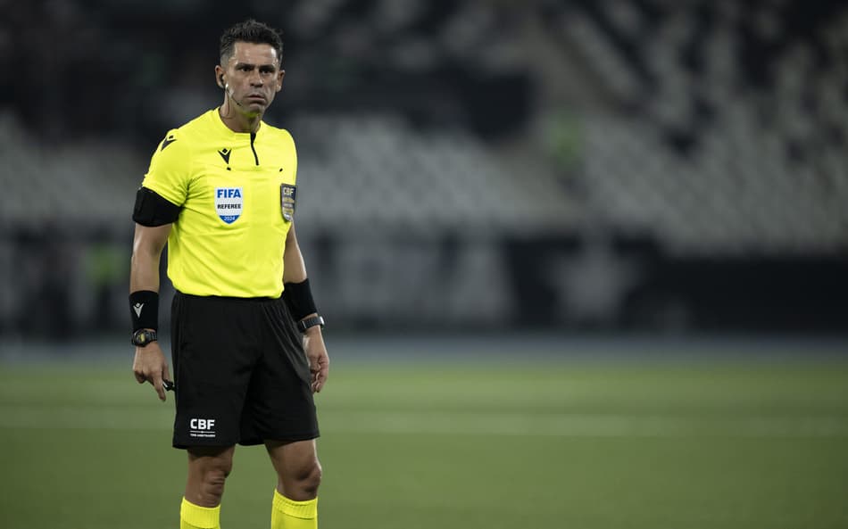 Flávio Rodrigues de Souza apitará duelo entre Internacional e Botafogo (Foto: Jorge Rodrigues/AGIF)