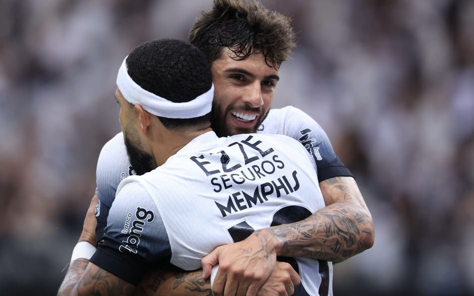 Yuri Alberto e Memphis Depay (Foto: Marcello Zambrana/AGIF)