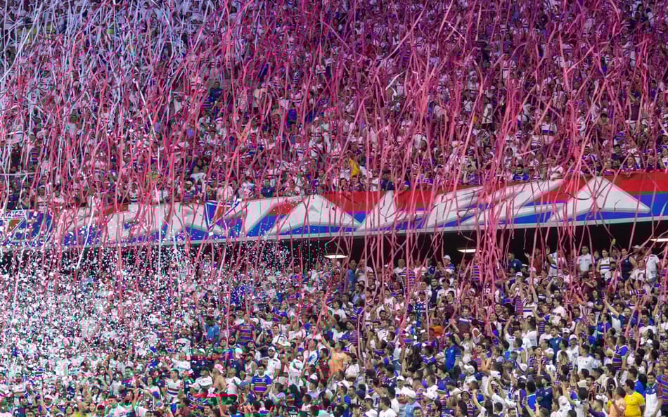 Torcida do Fortaleza no Castelão (Foto: Lucas Emanuel/AGIF)