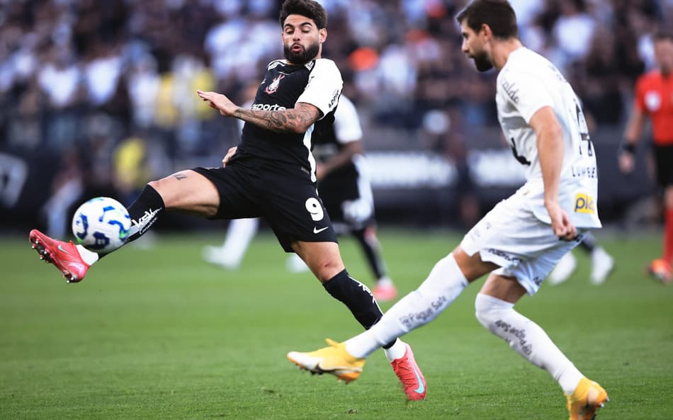 Santos e Corinthians jogaram em três oportunidades nesta temporada. (Foto: Ettore Chiereguini/AGIF)