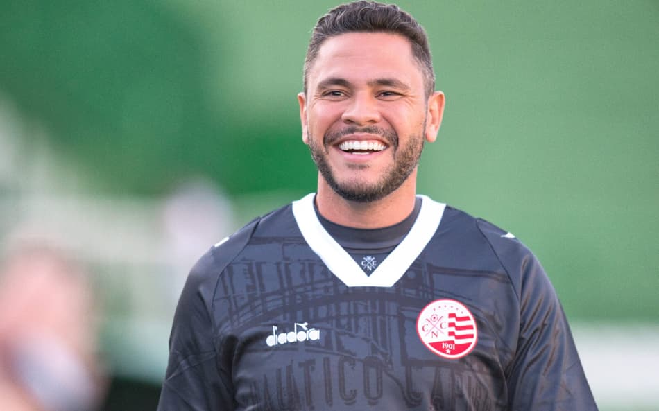 Guilherme dos Anjos, hoje auxiliar no Náutico (Foto: Anderson Romao/AGIF)
