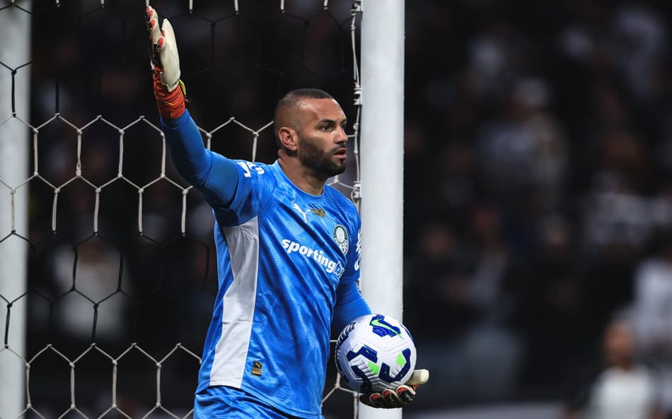 Weverton, goleiro do Palmeiras, durante clássico pela Copa do Brasil