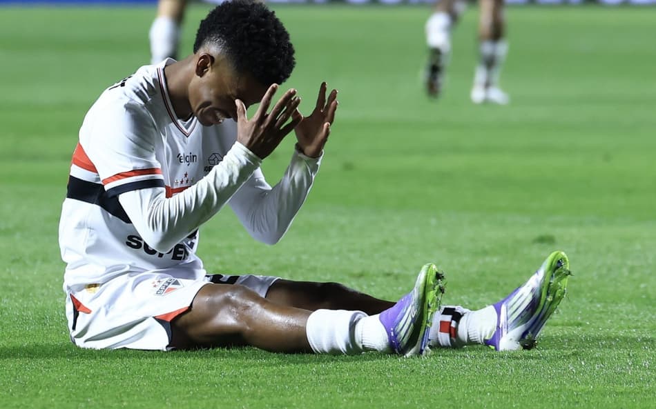 São Paulo perdeu por 3 a 2 (Foto: Marcello Zambrana/AGIF)