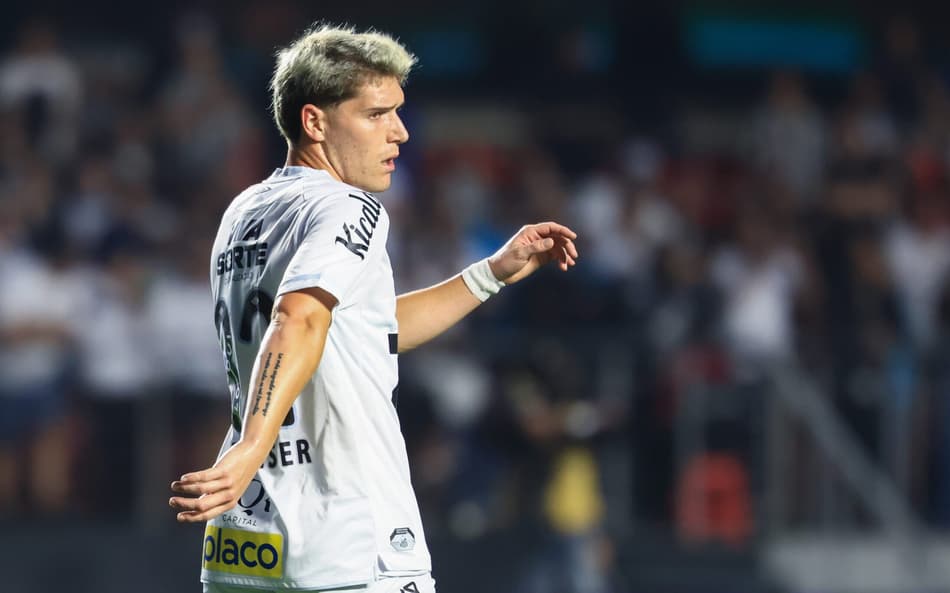 Rolleiser chegou ao Santos em fevereiro deste ano e assinou contrato até o fim de 2028. (Foto: Marcello Zambrana/AGIF)