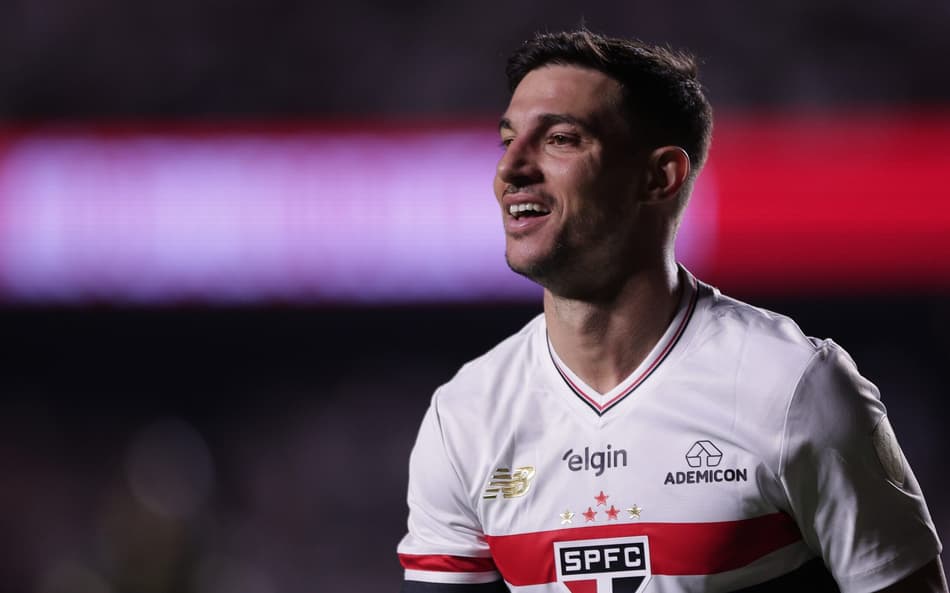 Cédric Soares garantiu a classificação do São Paulo (Foto: Ettore Chiereguini/AGIF)