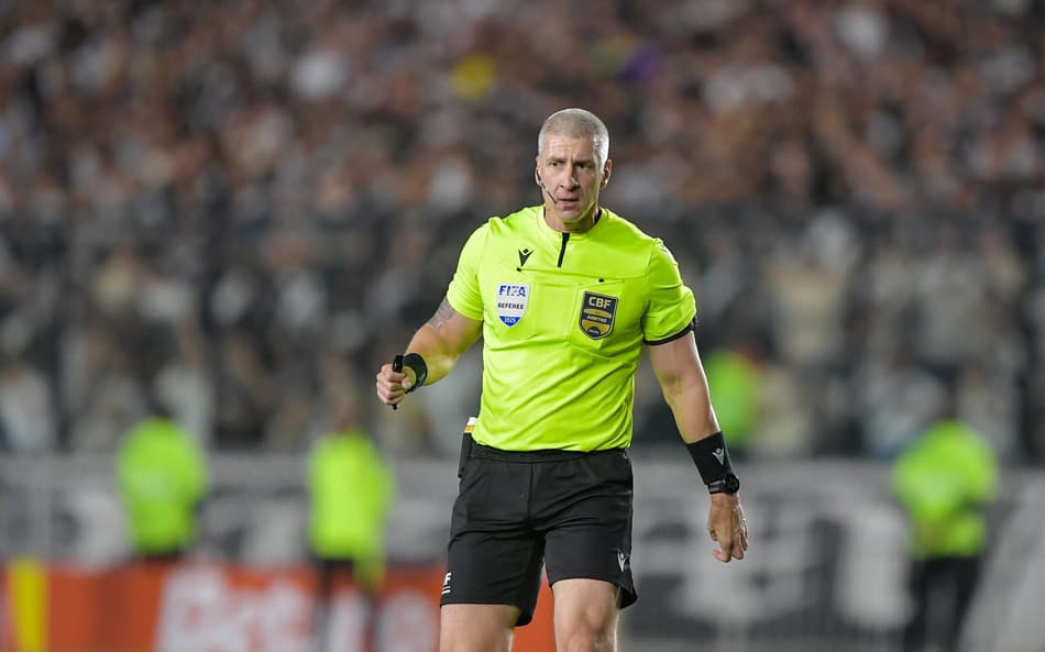 Anderson Daronco em Vasco x Botafogo (Foto: Thiago Ribeiro/AGIF)