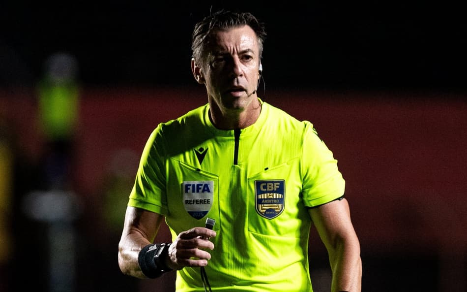 Raphael Claus apitará Palmeiras x Bragantino pelo Brasileirão (Foto: Rafael Vieira/AGIF)