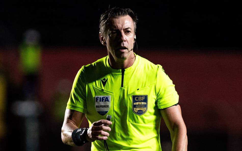 Raphael Claus apitará Palmeiras x Bragantino pelo Brasileirão (Foto: Rafael Vieira/AGIF)