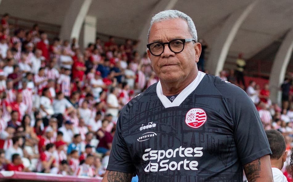 Hélio dos Anjos, técnico do Náutico (Foto: Rafael Vieira/AGIF)