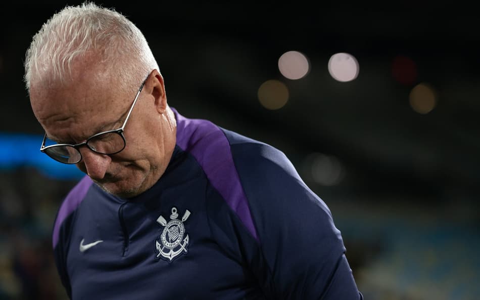 Time de Dorival Jr enfrenta dificuldades em clássicos no Brasileirão (Foto: Jorge Rodrigues/AGIF)
