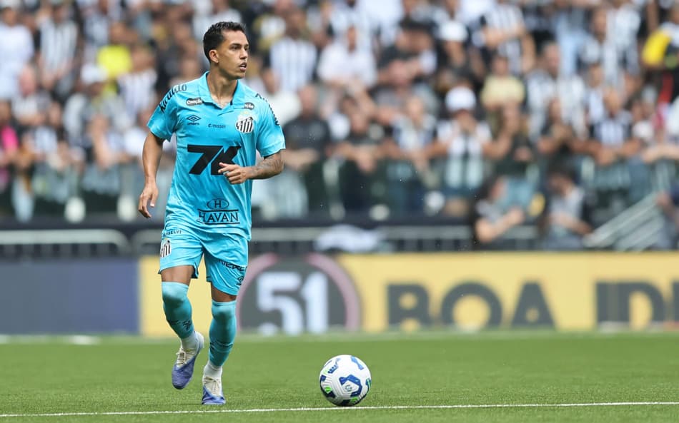 Igor Vinícius acumula 11 jogos com a camisa do Santos nesta temporada. (Foto: Gilson Lobo/AGIF)