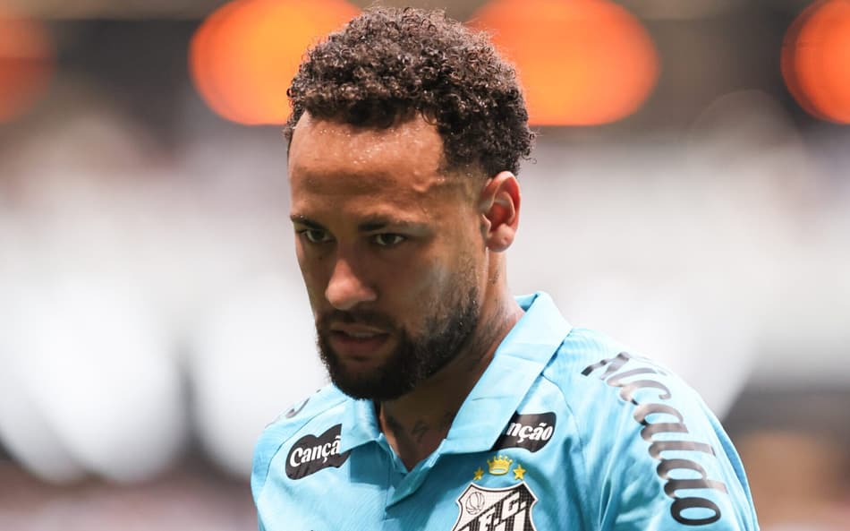 Neymar ainda não sabe se continuará no Santos (Foto: Gilson Lobo/AGIF)