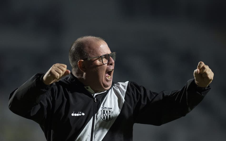 Marcelo Fernandes, técnico da Ponte Preta (Foto: Anderson Romao/AGIF)