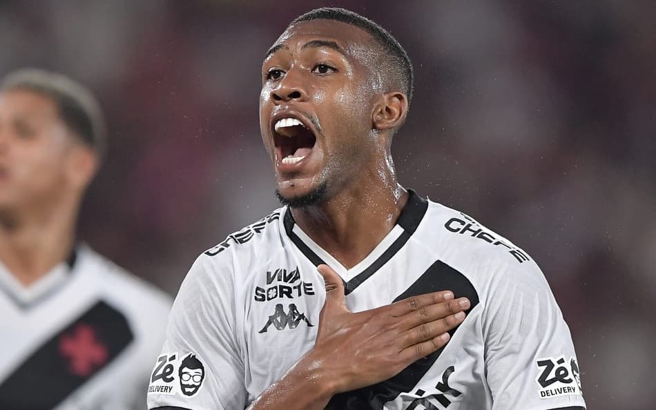 Rayan fez o gol do Vasco contra o Flamengo (Foto: Thiago Ribeiro/AGIF)