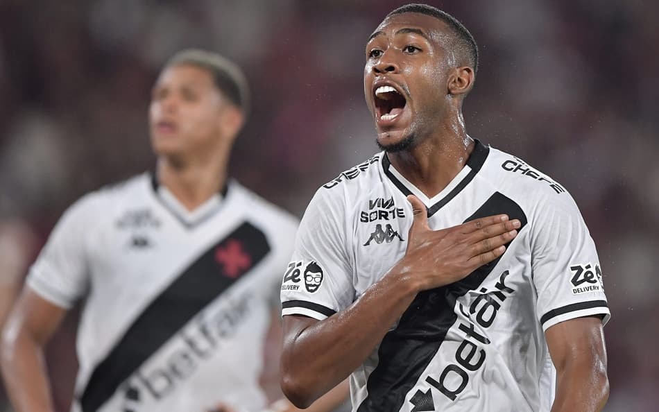 Rayan fez o gol do Vasco contra o Flamengo (Foto: Thiago Ribeiro/AGIF)