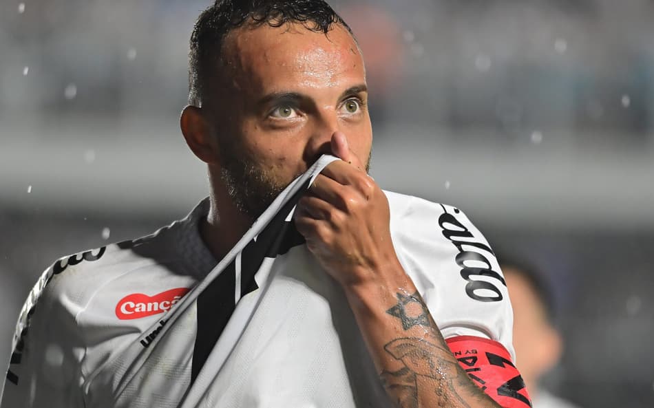 Guilherme é o artilheiro do Santos nesta temporada com 15 gols. (Foto: Jota Erre/AGIF)